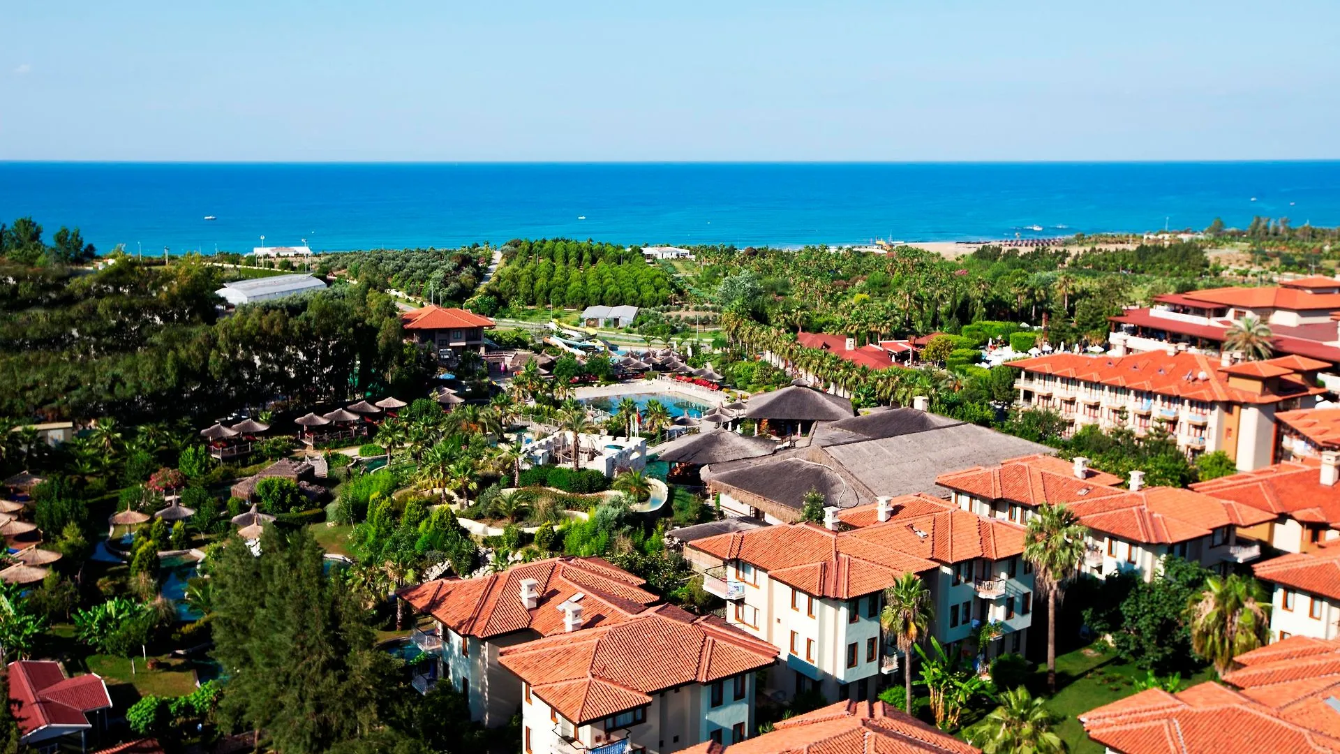 Club Grand Side Konumu ve Plajı